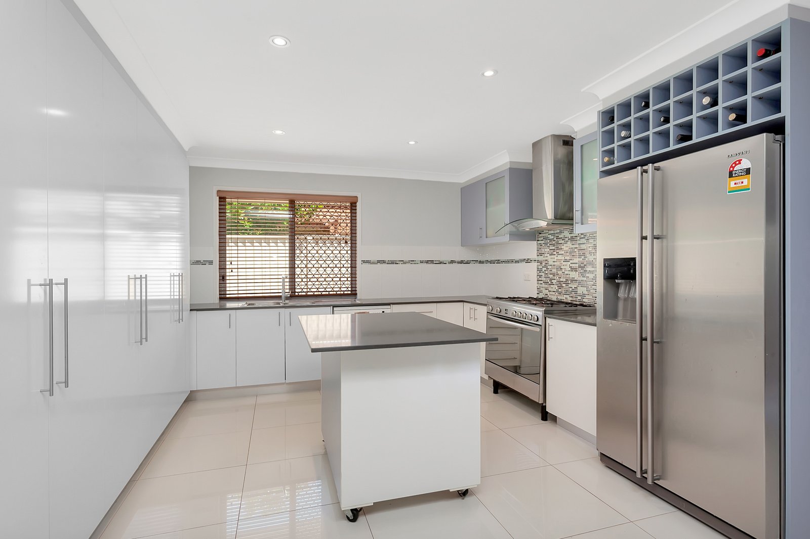 85 Coronet Crescent BURLEIGH WATERS 4