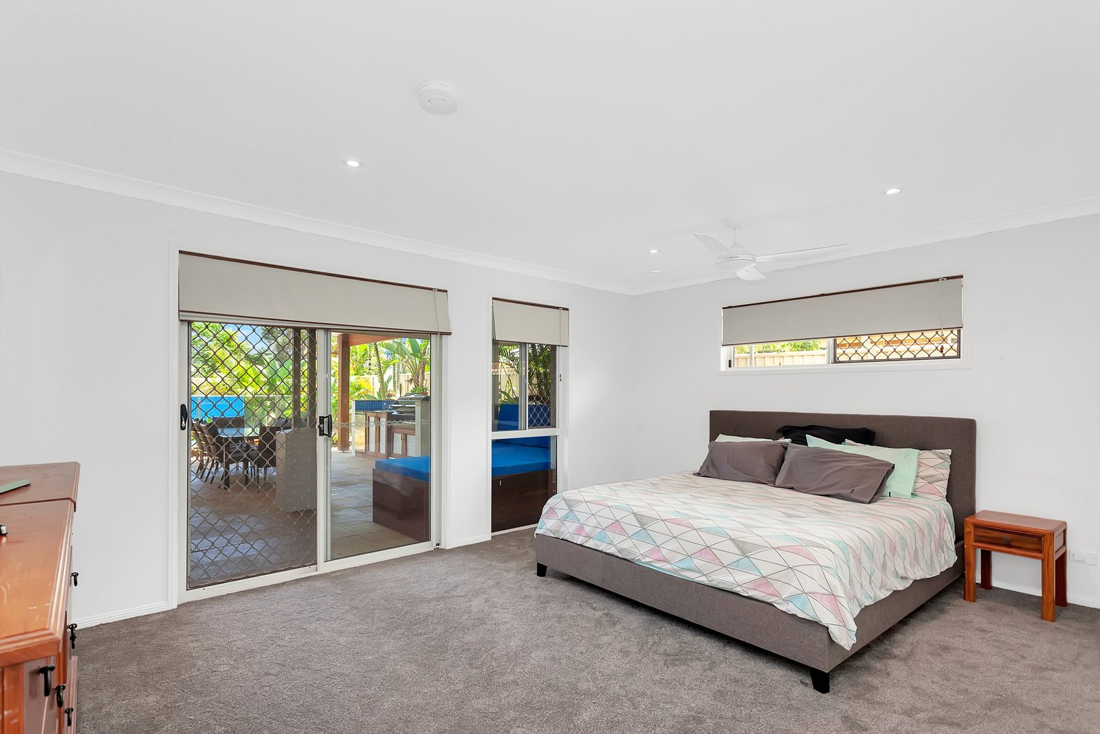 85 Coronet Crescent BURLEIGH WATERS 6
