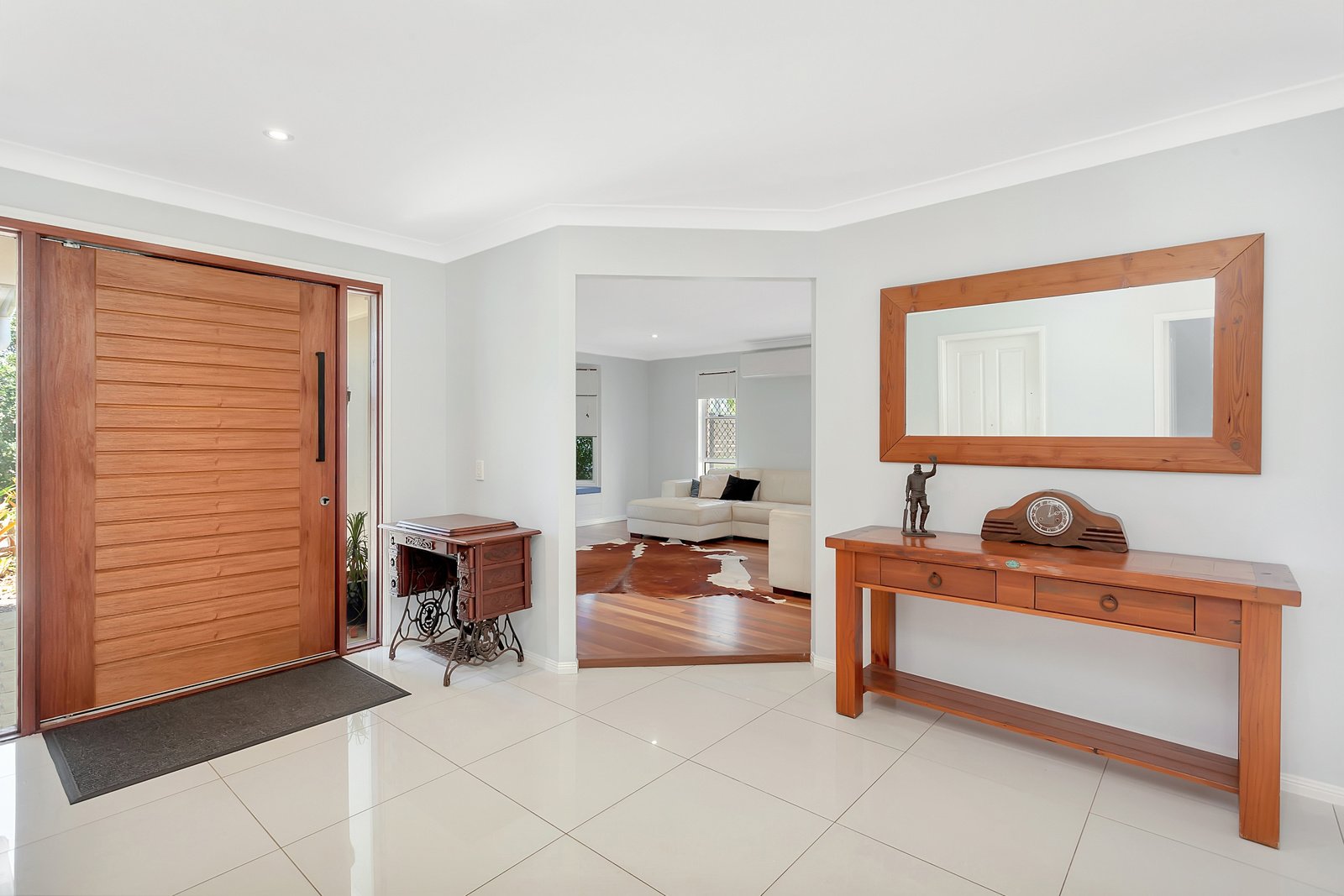 85 Coronet Crescent BURLEIGH WATERS 8