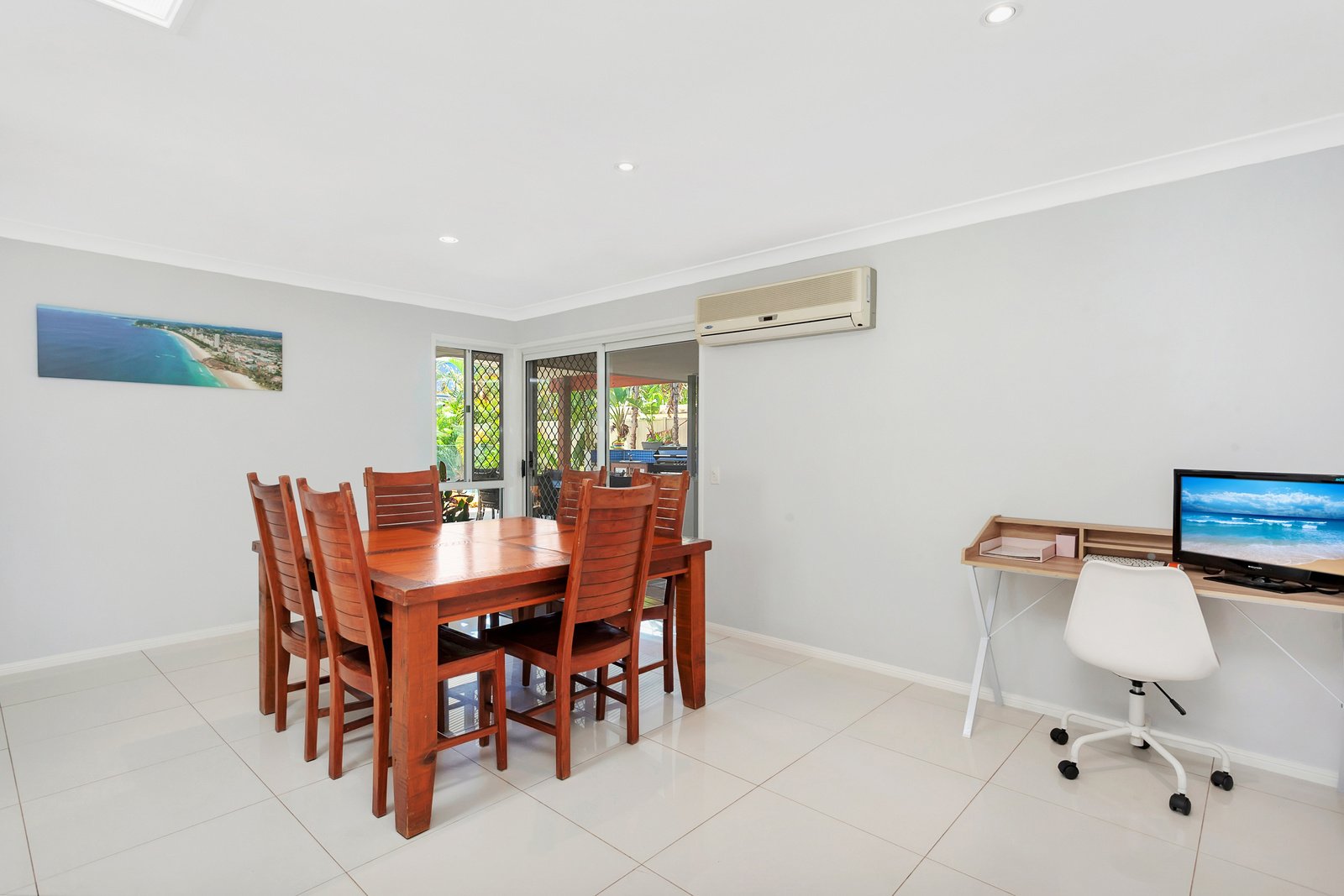85 Coronet Crescent BURLEIGH WATERS 9