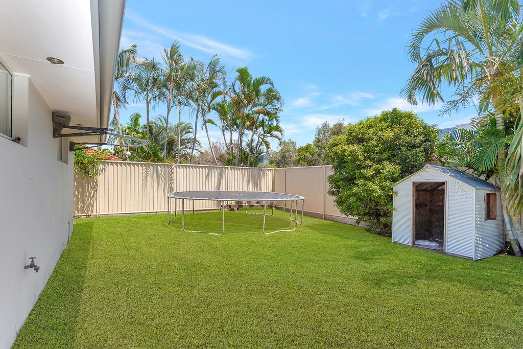 85 Coronet Crescent BURLEIGH WATERS 16