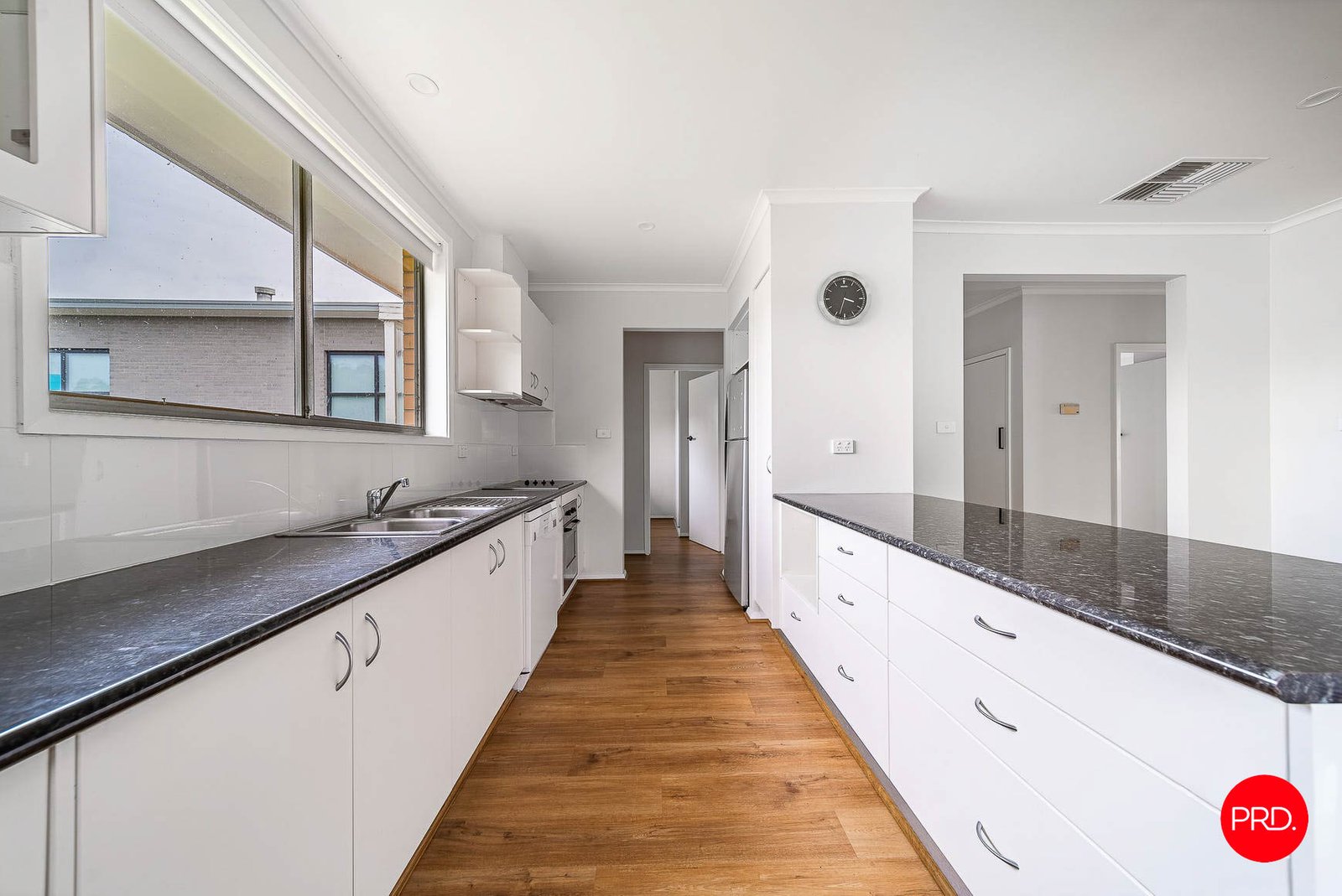 85 MacKenzie St W  GOLDEN SQUARE 3