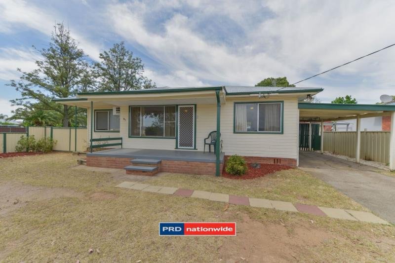 85 Robert Street TAMWORTH 1