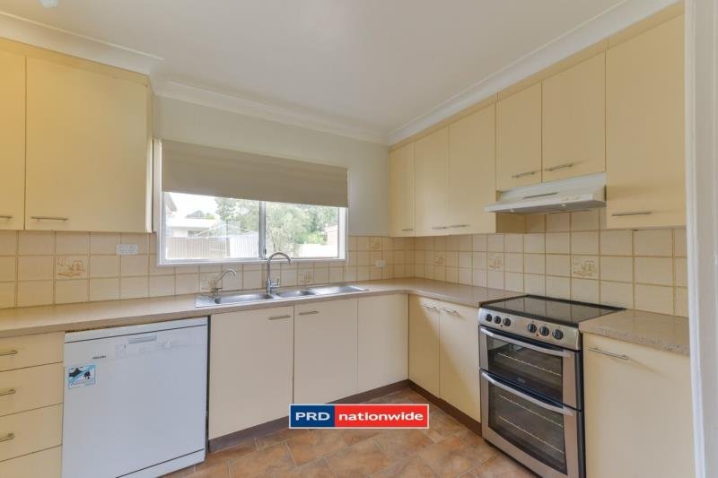 85 Robert Street TAMWORTH 4