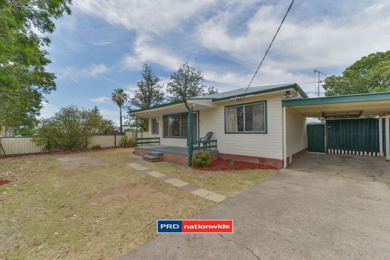 85 Robert Street TAMWORTH 9
