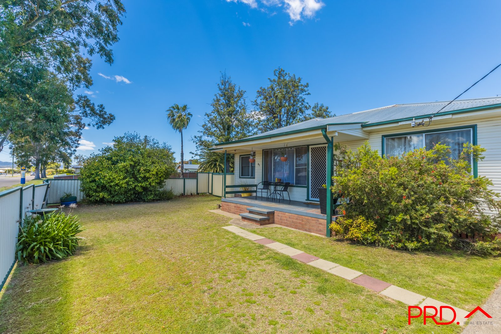 85 Robert Street TAMWORTH 4