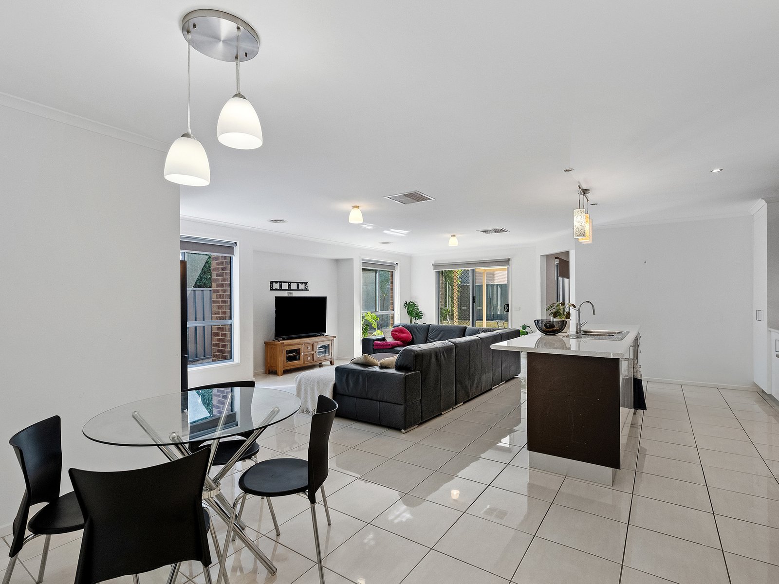 Gallery: 85 Sternberg Street