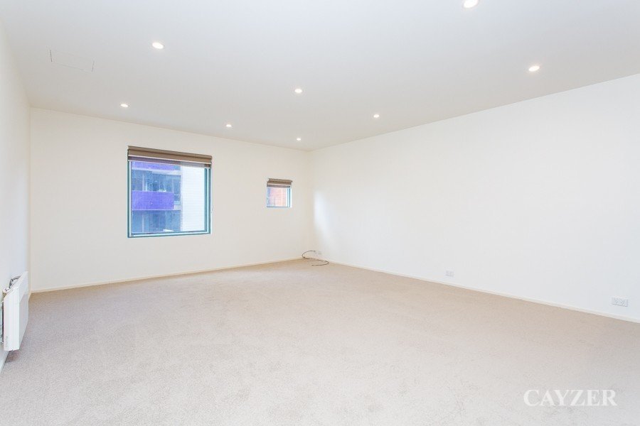 Gallery: 852/1 Esplanade West