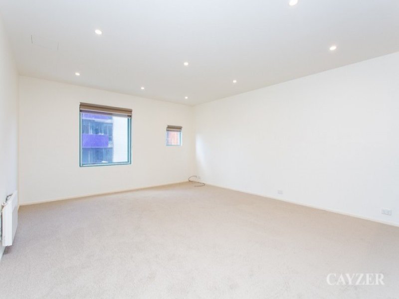 Gallery: 852/1 Esplanade West