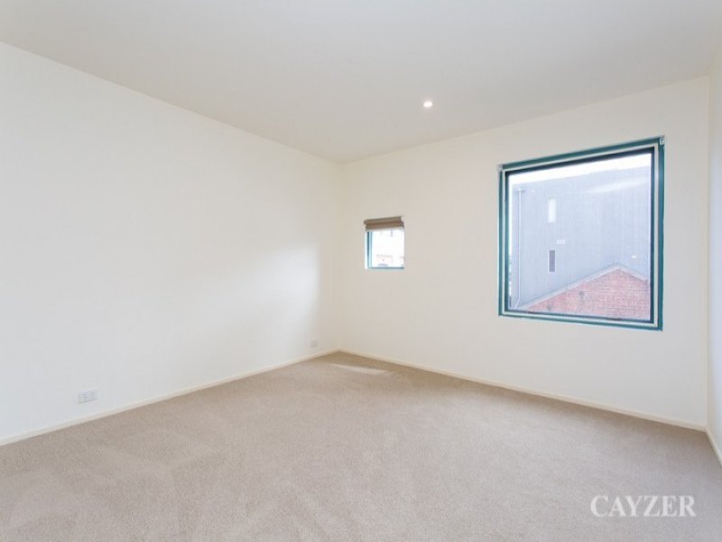 Gallery: 852/1 Esplanade West