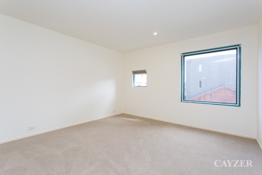 Gallery: 852/1 Esplanade West