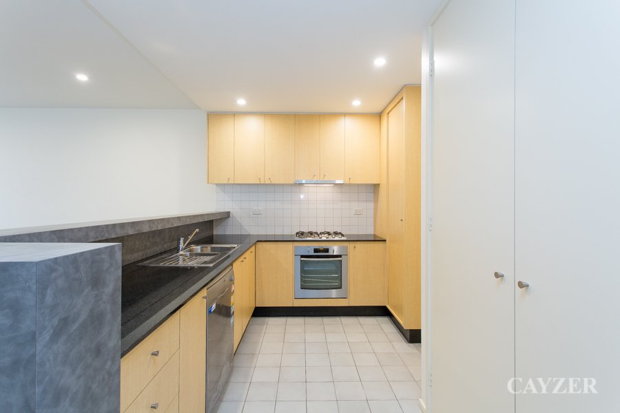 Gallery: 852/1 Esplanade West