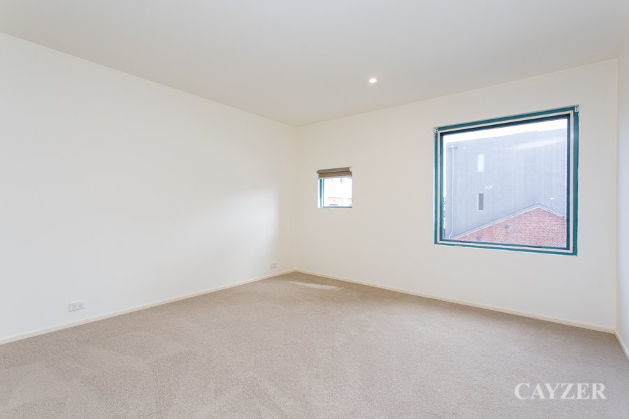 Gallery: 852/1 Esplanade West