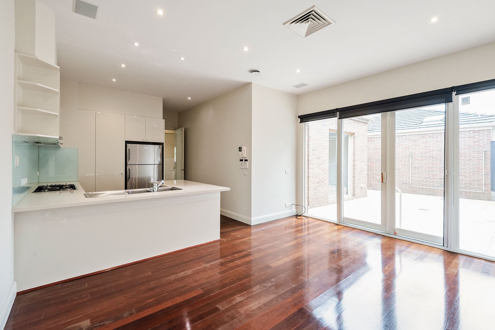 Gallery: 8/53 Bay Road