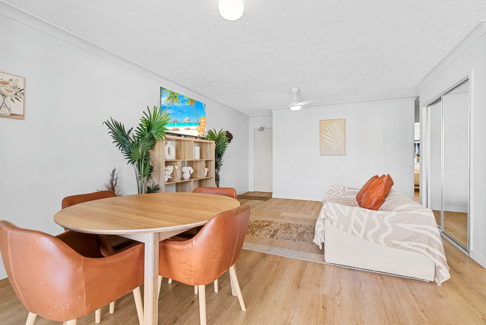 8/54 Dutton Street COOLANGATTA 3