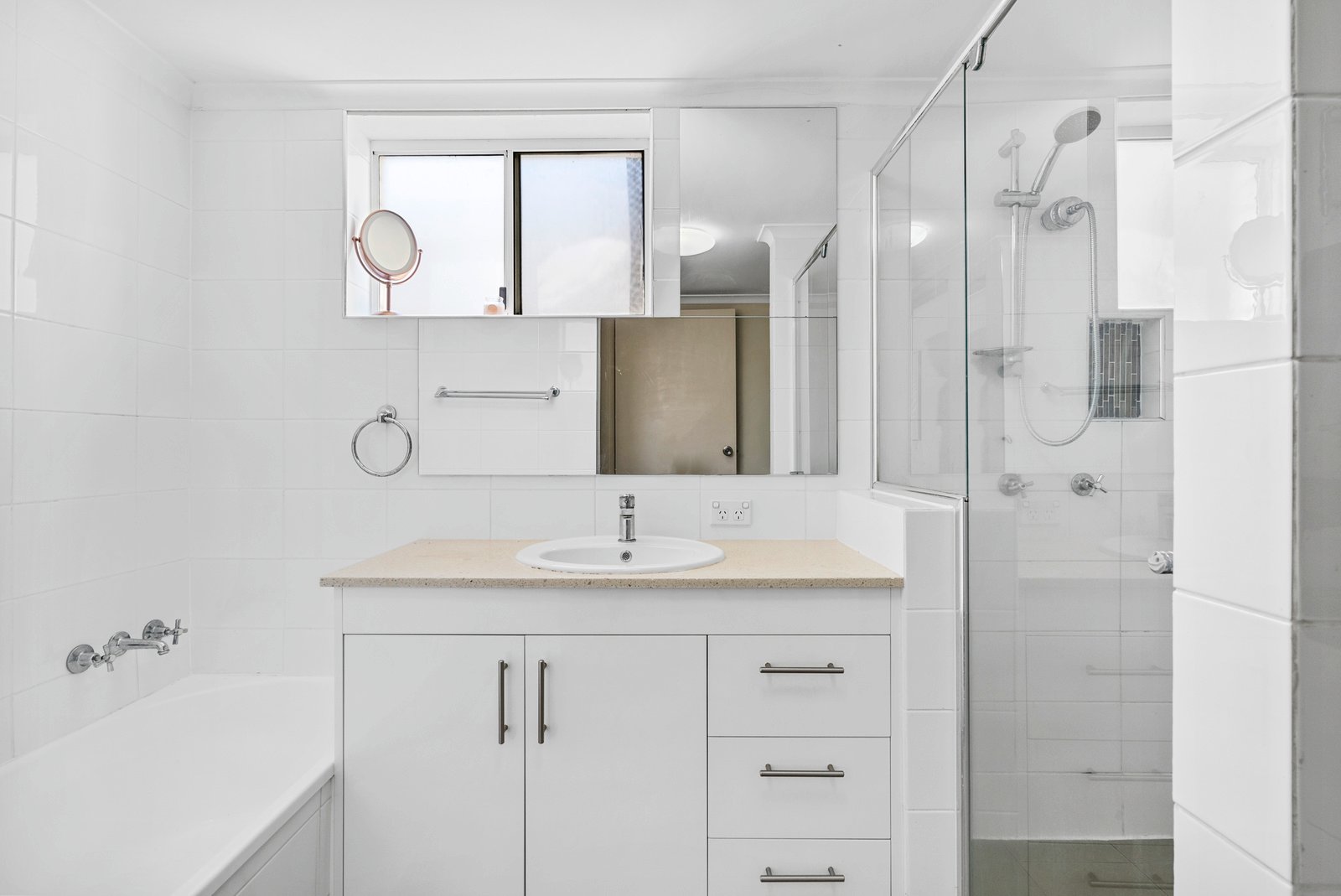 8/54 Dutton Street COOLANGATTA 6