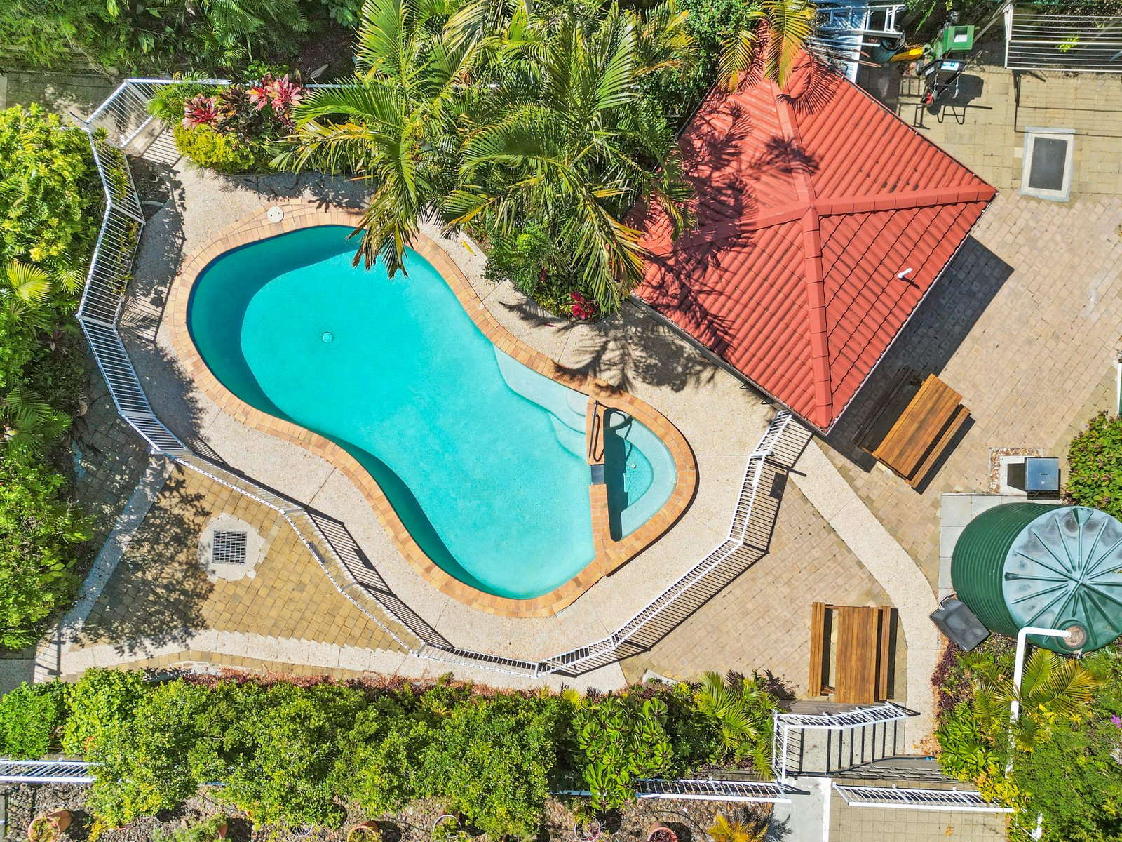 8/54 Dutton Street COOLANGATTA 10