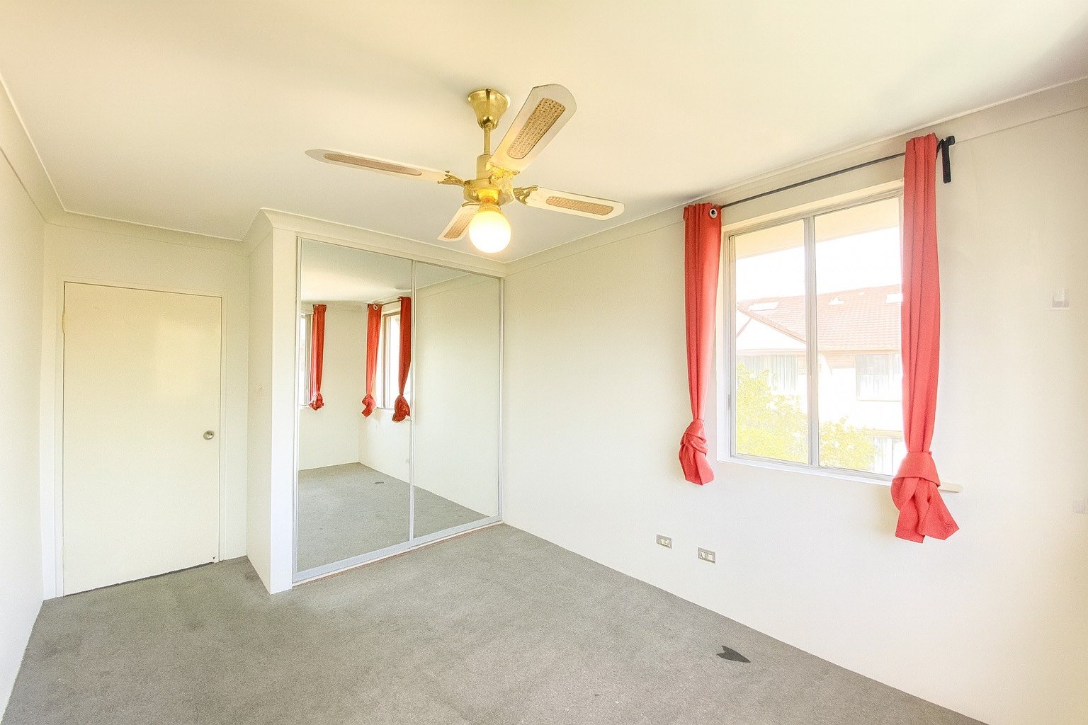 85/4 Riverpark Drive LIVERPOOL 7