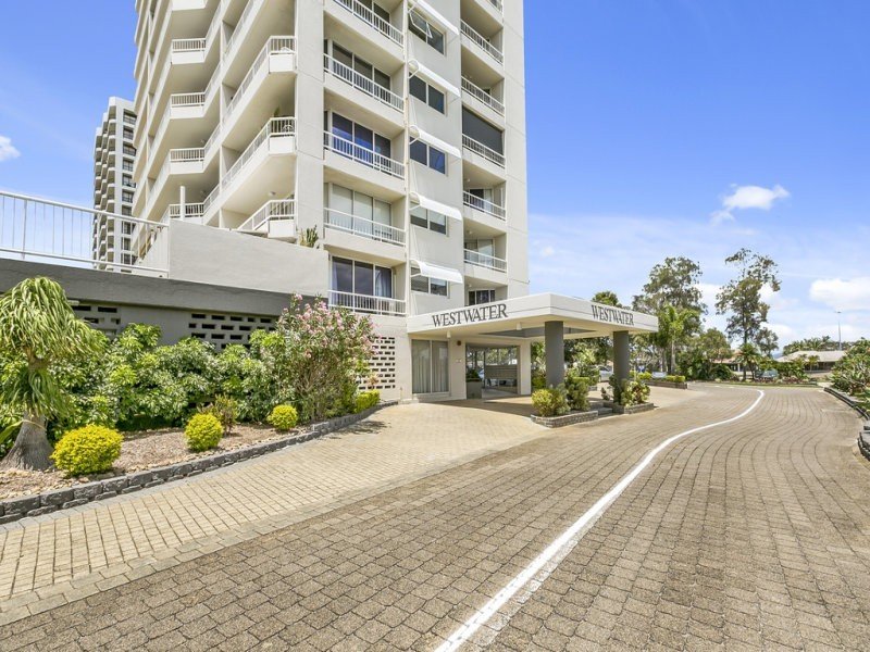 8/56 Hooker Boulevard MERMAID WATERS 1