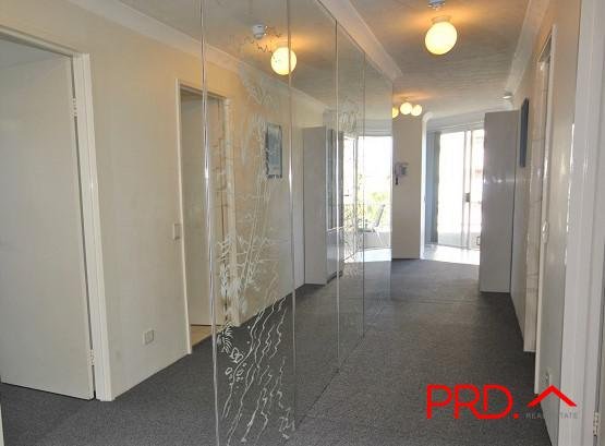 8/56 Hooker Boulevard MERMAID WATERS 3