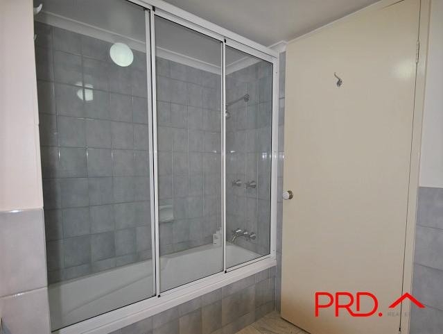 8/56 Hooker Boulevard MERMAID WATERS 14