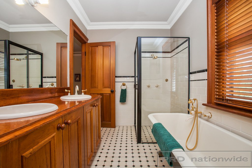 86 Canterbury Drive RAWORTH 14