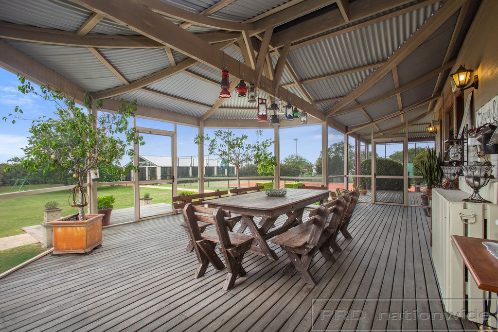 86 Canterbury Drive RAWORTH 24