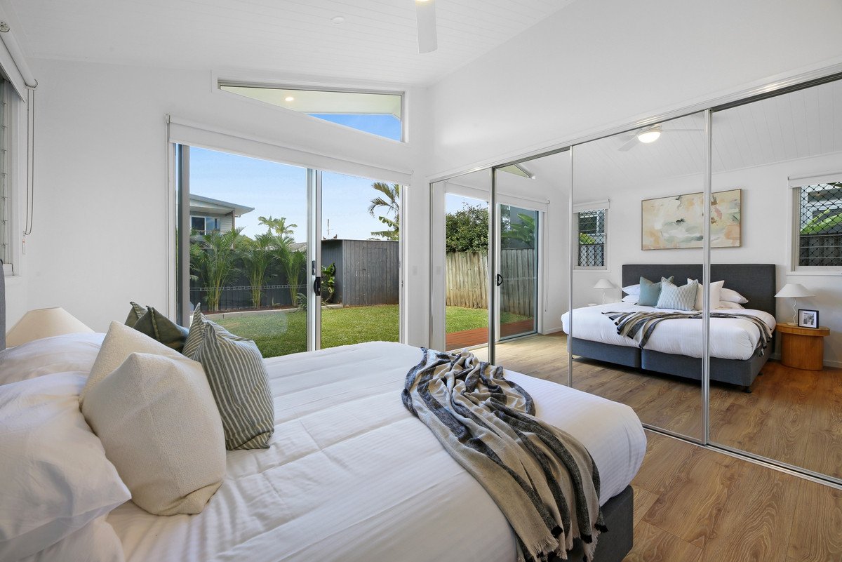 86 Chainey Avenue MIAMI 11