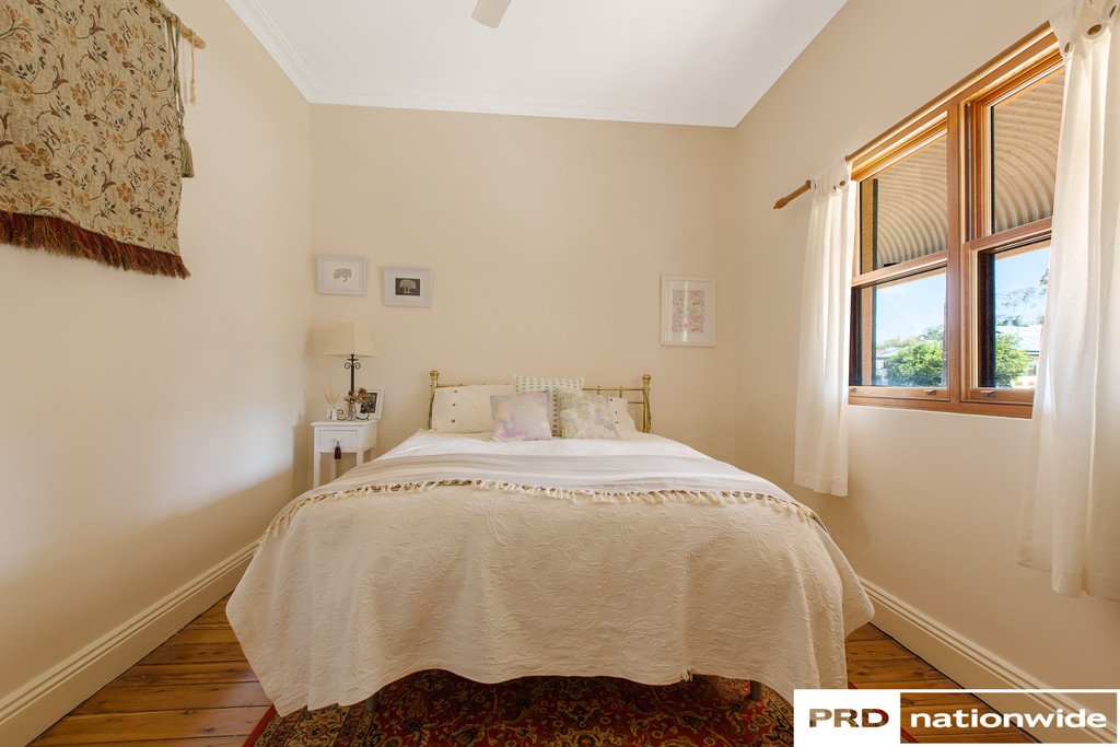 86 Denne Street TAMWORTH 9