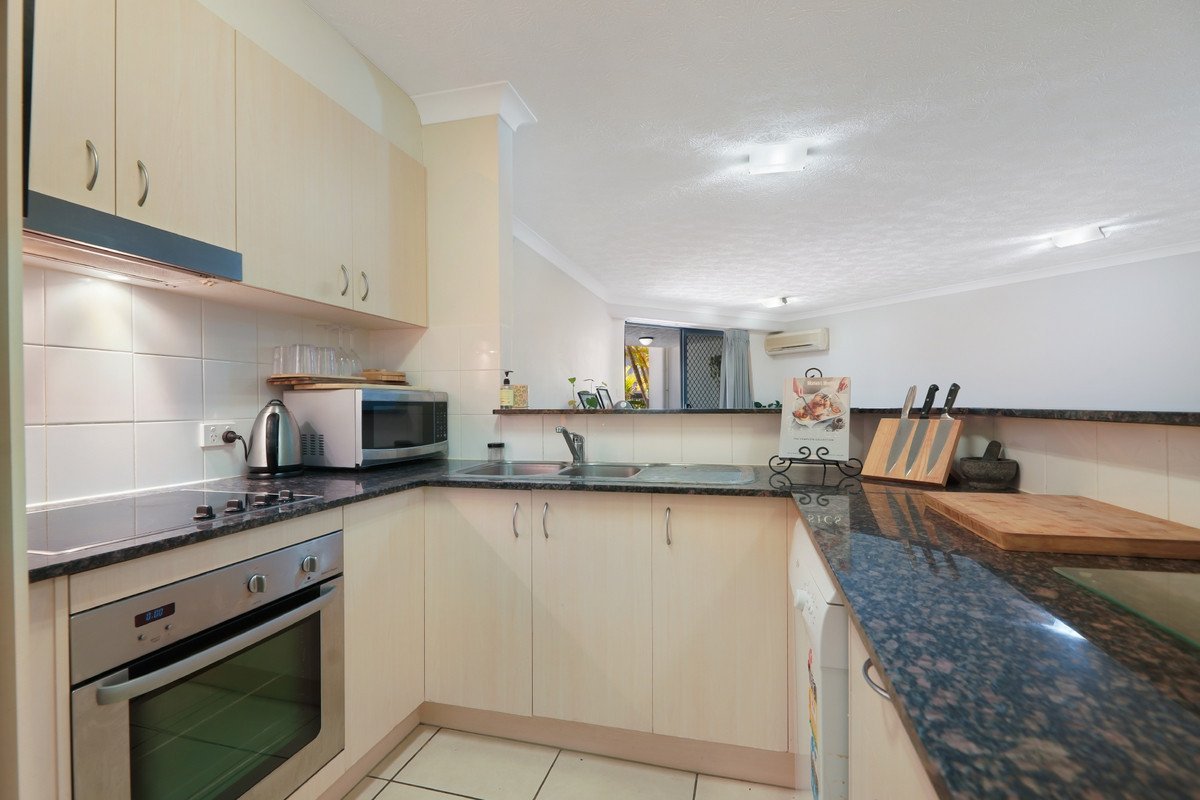 8/6 Fifth Avenue Burleigh Heads 3