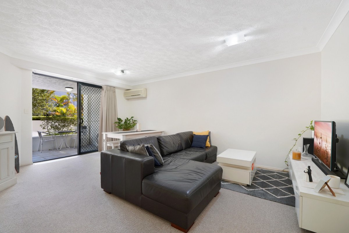 8/6 Fifth Avenue Burleigh Heads 4