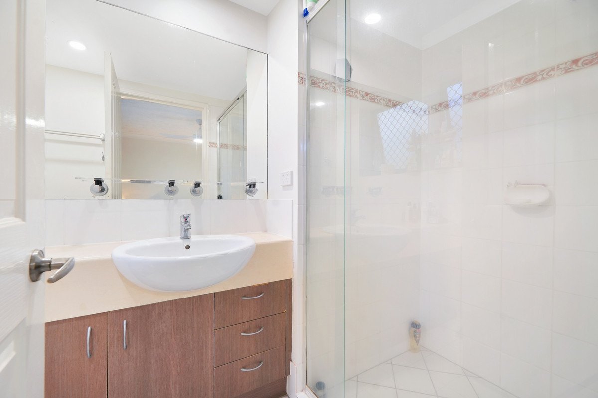 8/6 Fifth Avenue Burleigh Heads 12