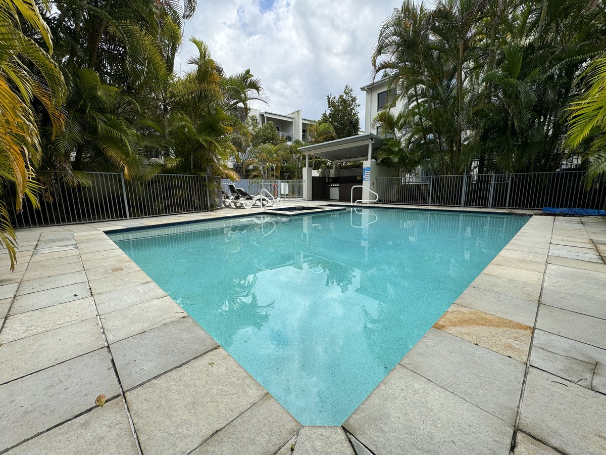 8/6 Fifth Avenue Burleigh Heads 3