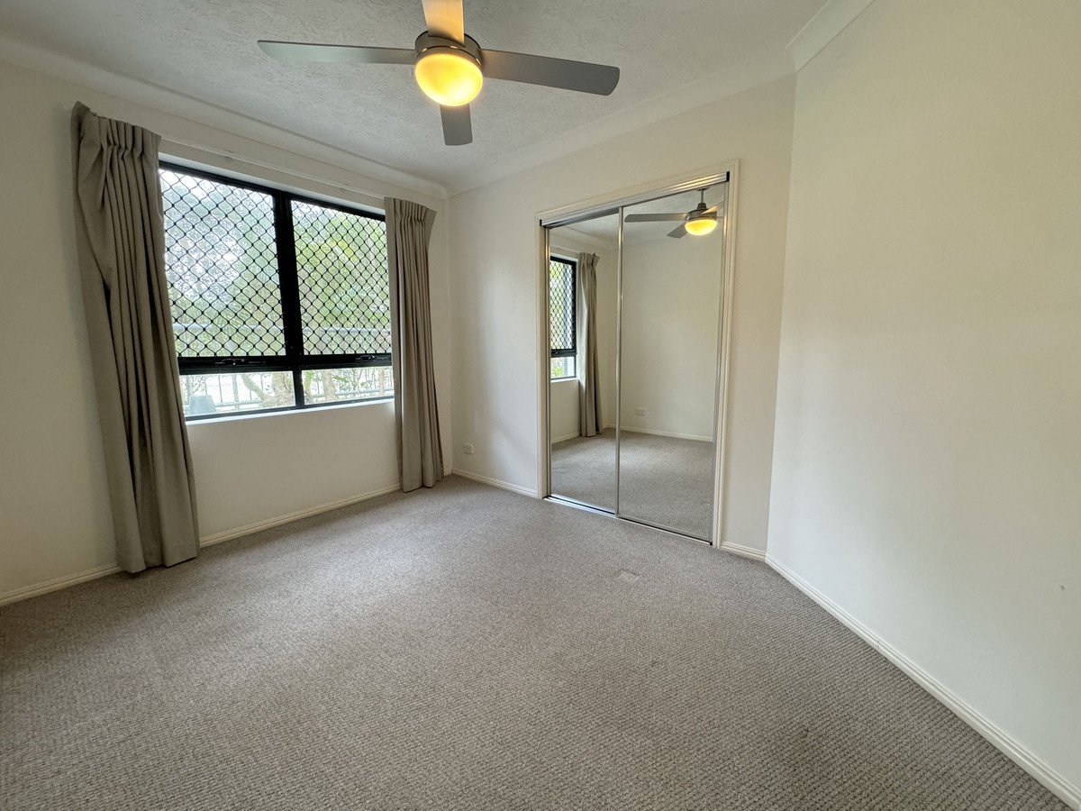 8/6 Fifth Avenue Burleigh Heads 10