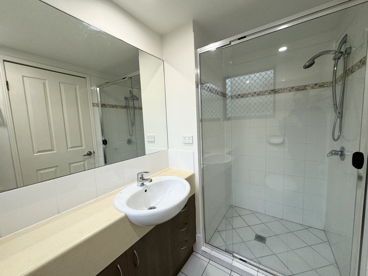 8/6 Fifth Avenue Burleigh Heads 14