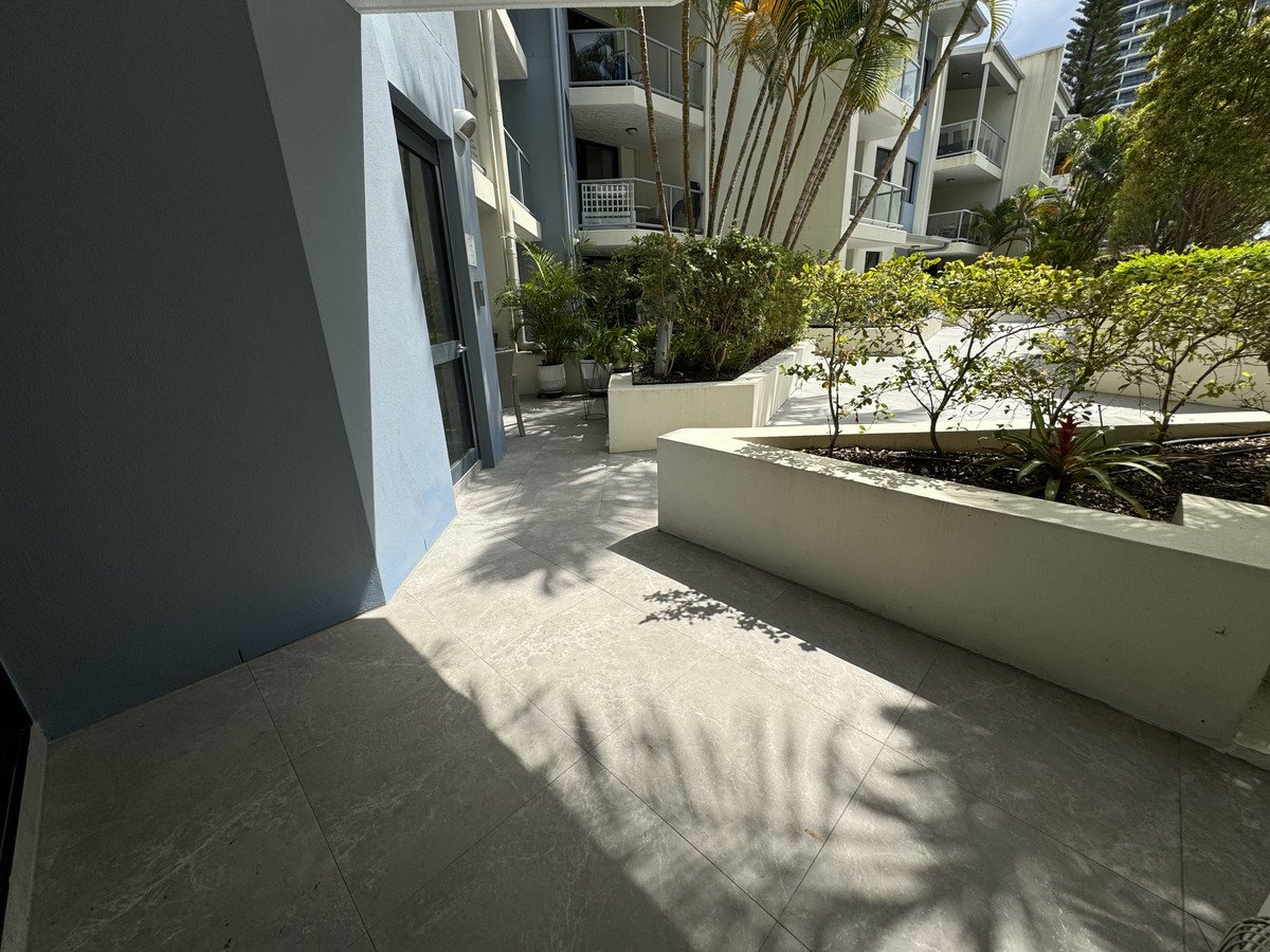 8/6 Fifth Avenue Burleigh Heads 18