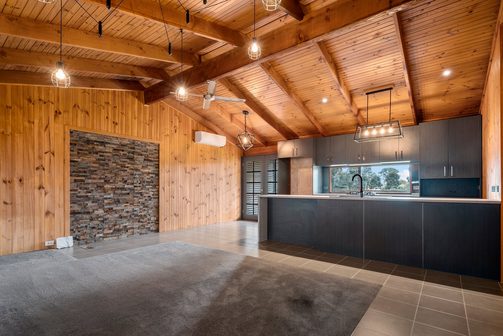 86 Happy Valley Road LONG GULLY 5