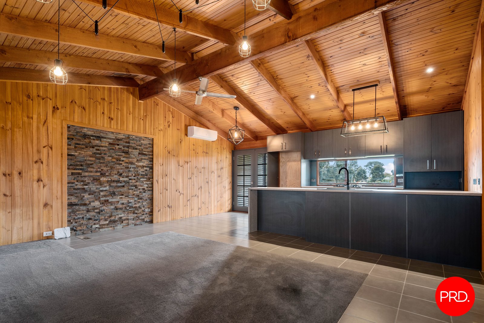 86 Happy Valley Road LONG GULLY 4