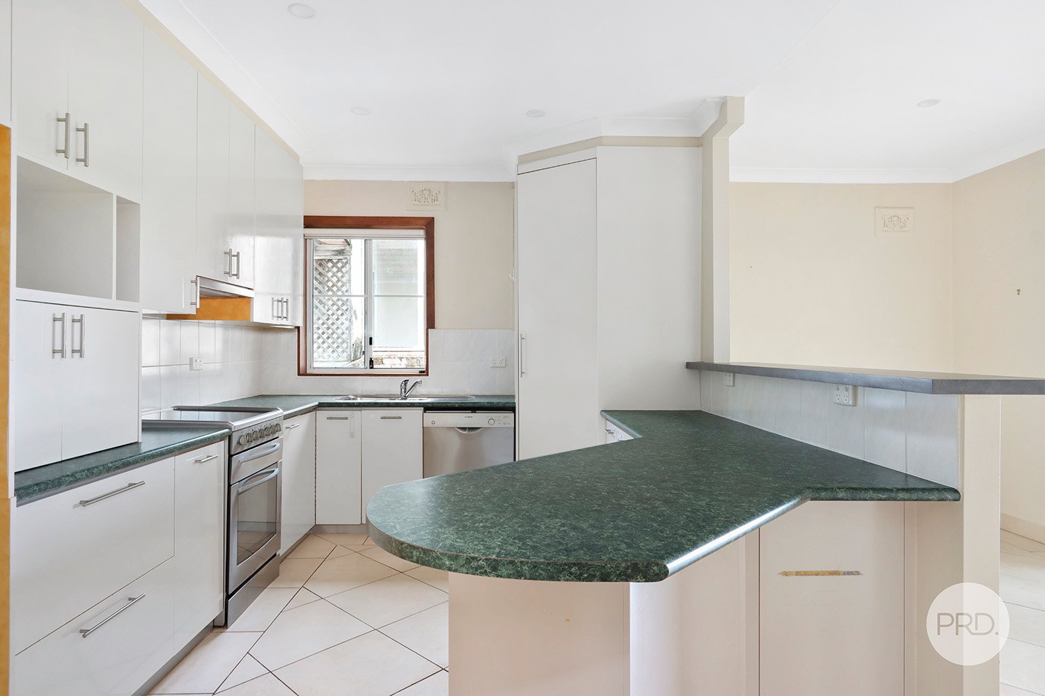 86 Lansdowne Parade OATLEY 2