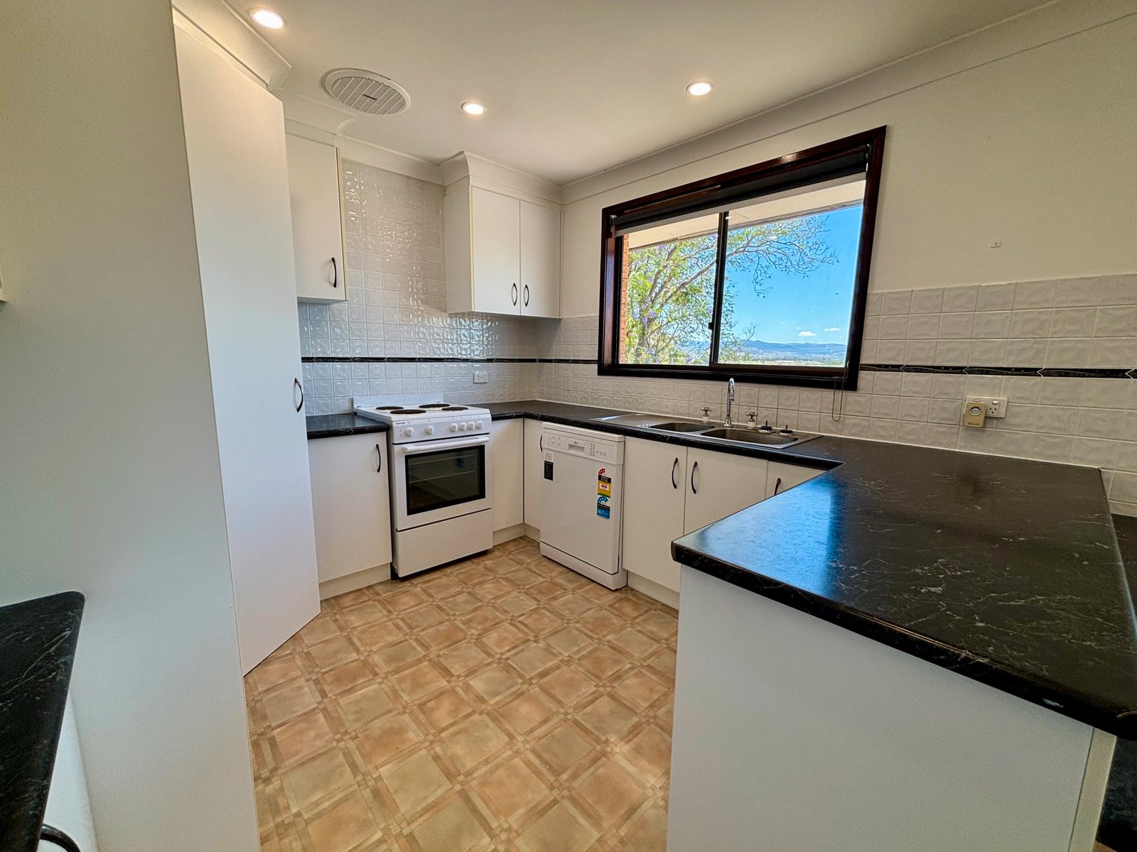 86 McRae Street TAMWORTH 2