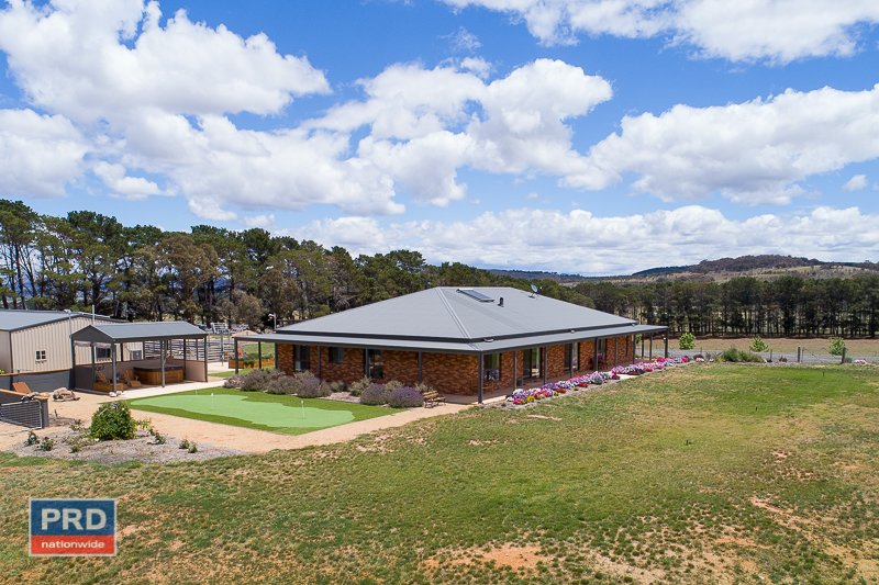 86 Neils Creek Road BUNGENDORE 9