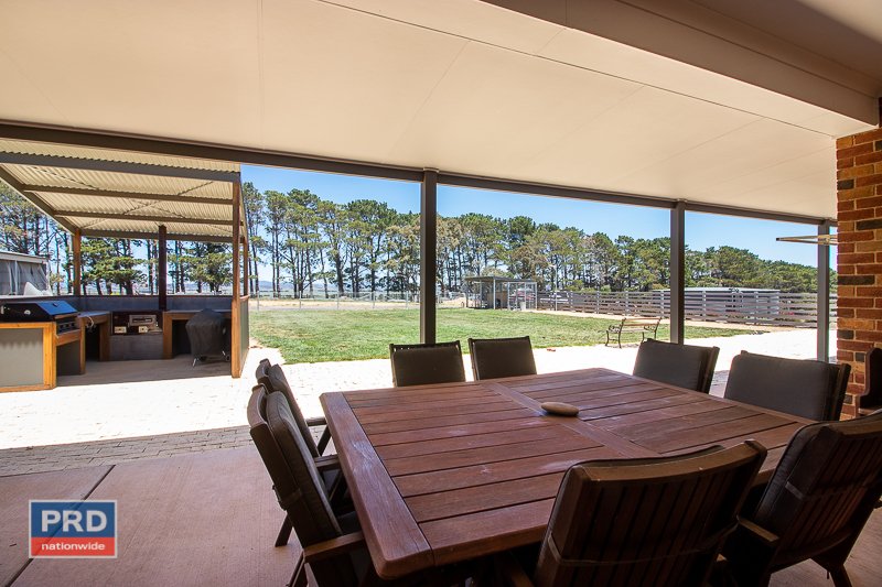 86 Neils Creek Road BUNGENDORE 11