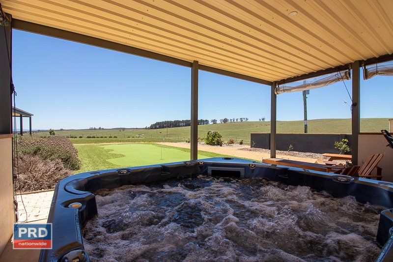 86 Neils Creek Road BUNGENDORE 12