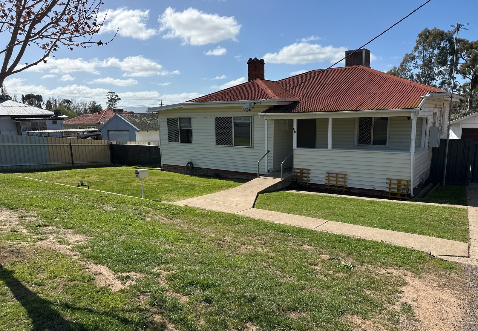 86 Russell Street TUMUT 1