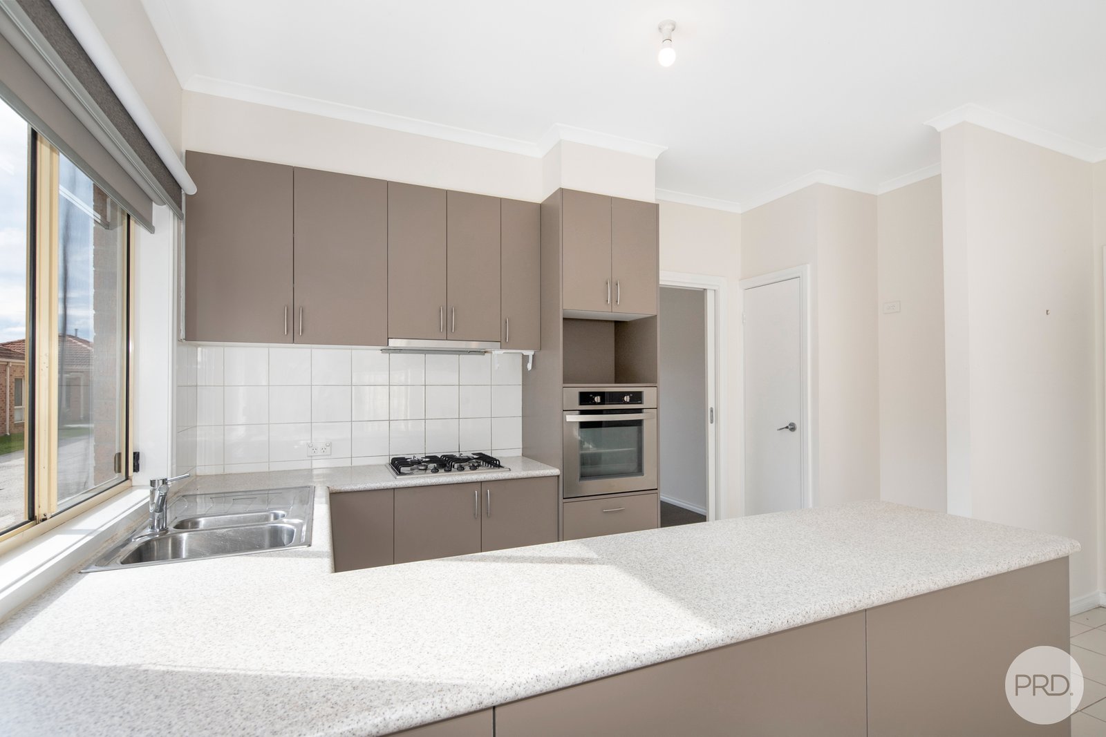 8/6 Thompson Street BROWN HILL 7