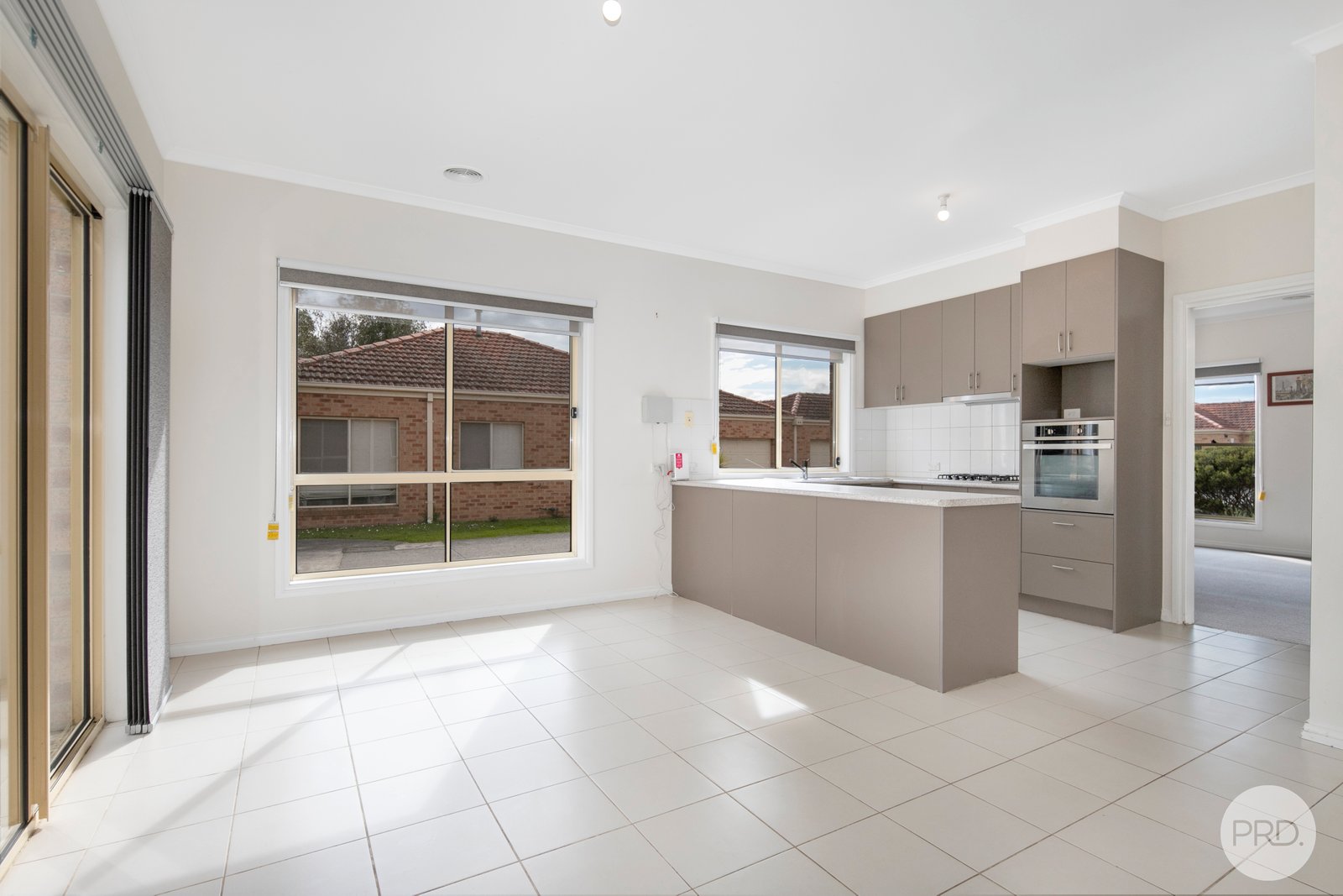 8/6 Thompson Street BROWN HILL 8