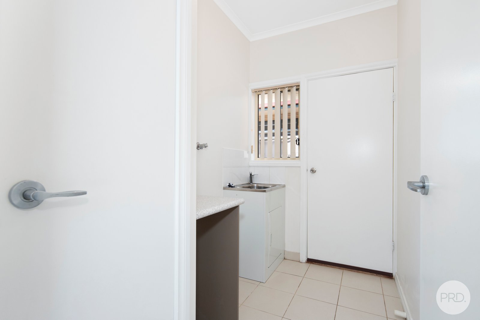 8/6 Thompson Street BROWN HILL 11