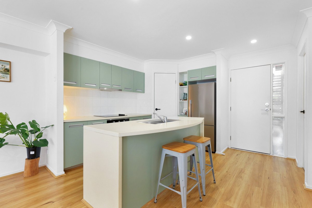 8/6 Tibbing Street Nerang 2