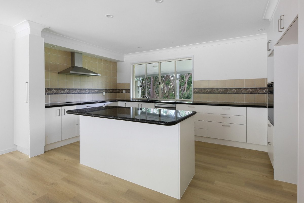 86 Valley Drive Tallebudgera 4