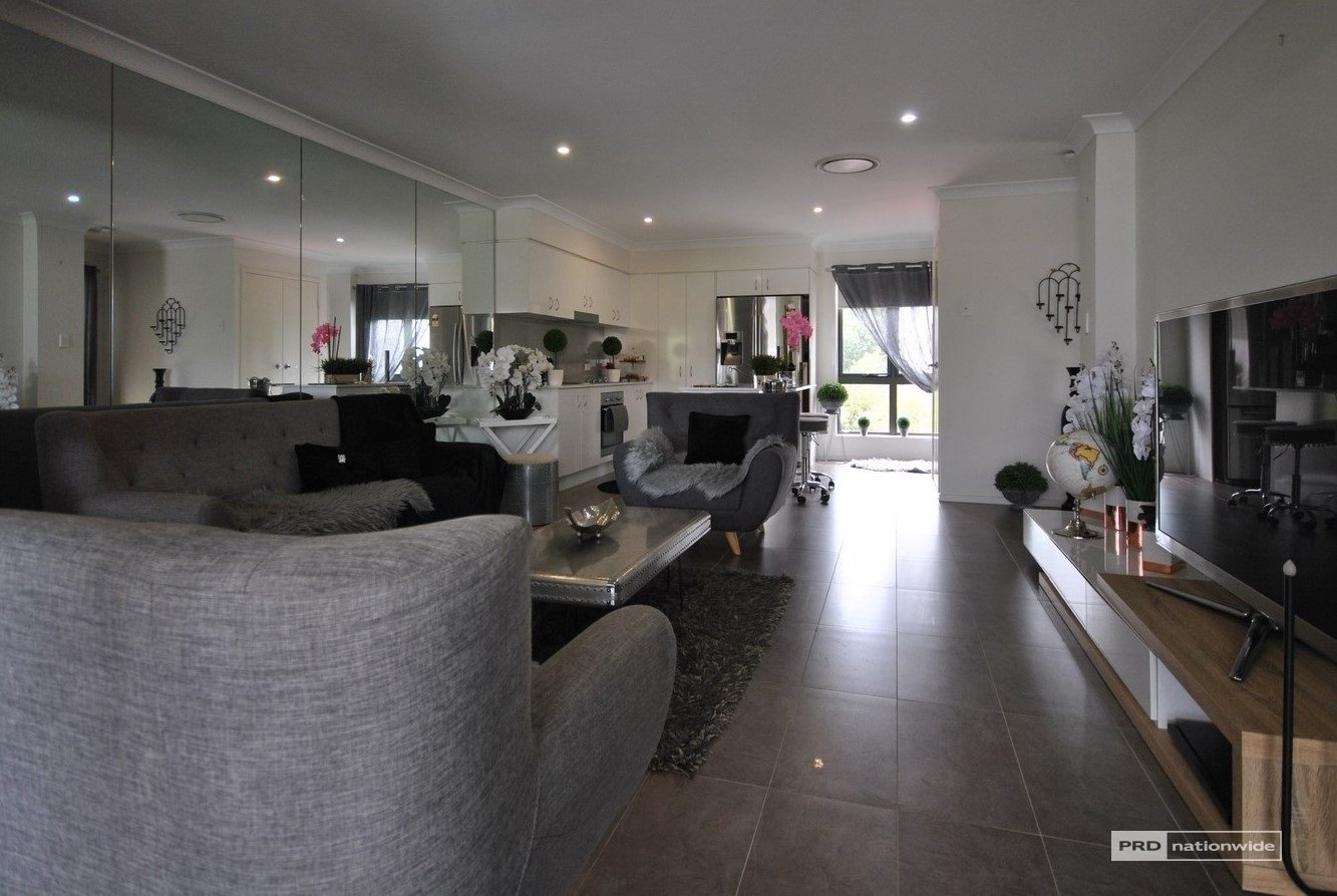 8/61 East Quay Drive BIGGERA WATERS 2